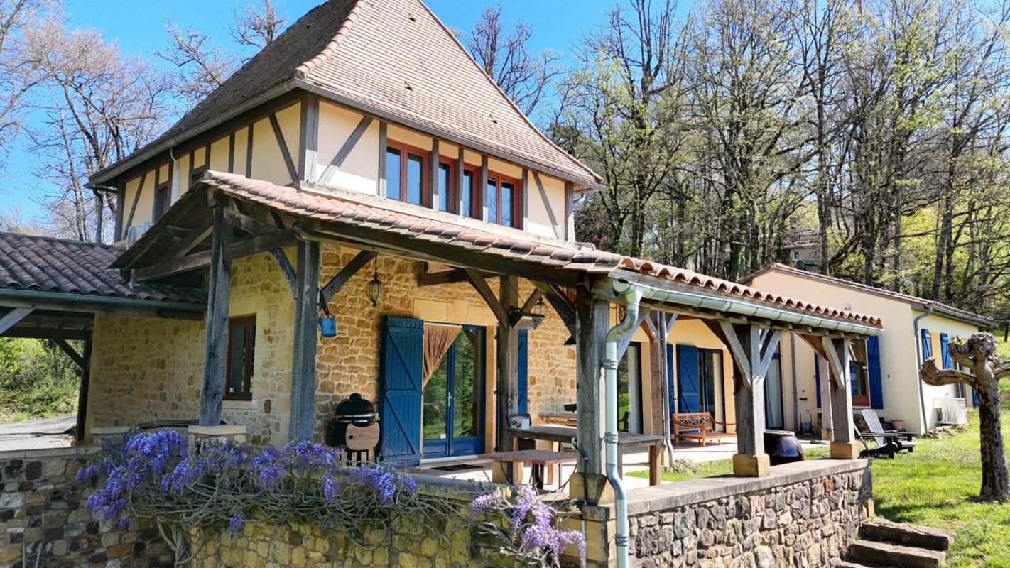 AUDRIX Maison avec 4 chambres sur un terrain de 6500 m2 avec piscine et superbe vue 2