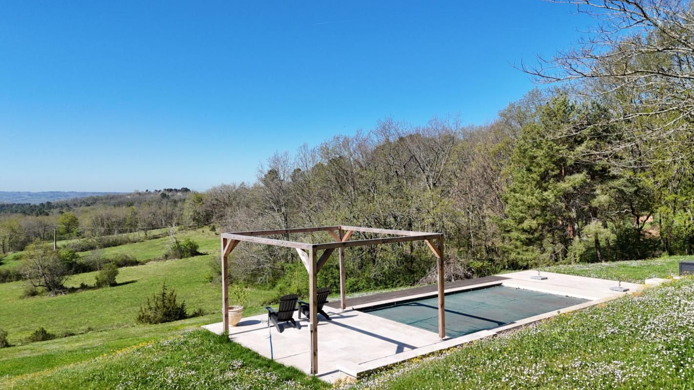 AUDRIX Maison avec 4 chambres sur un terrain de 6500 m2 avec piscine et superbe vue 3