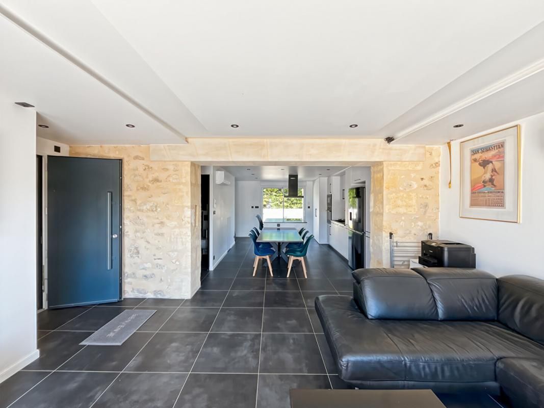 Maison en pierre rénovée 120 m² 3 chambres Garage/annexe