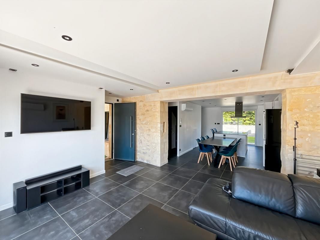FARGUES-SAINT-HILAIRE Maison en pierre rénovée 120 m² 3 chambres Garage/annexe 2