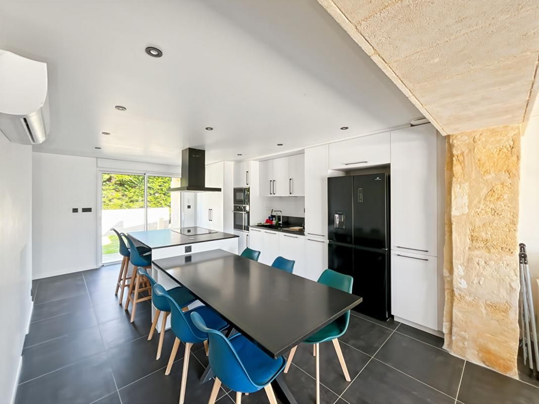 FARGUES-SAINT-HILAIRE Maison en pierre rénovée 120 m² 3 chambres Garage/annexe 3