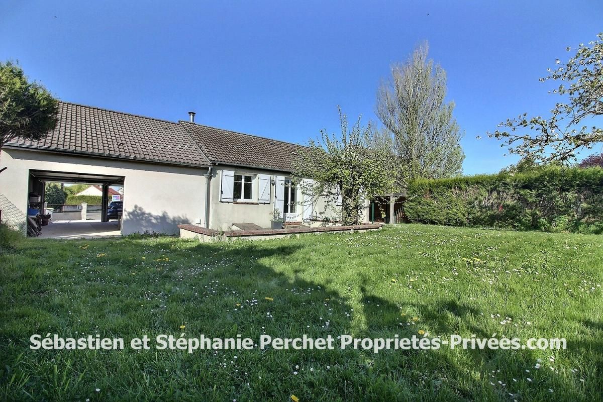 SAINT-PERAVY-LA-COLOMBE Maison 2 chambres avec double garage sur 737m2 de terrain 2