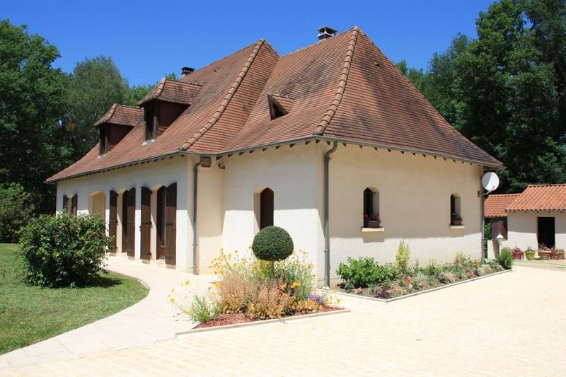Belle maison familiale avec piscine, aux portes de Périgueux