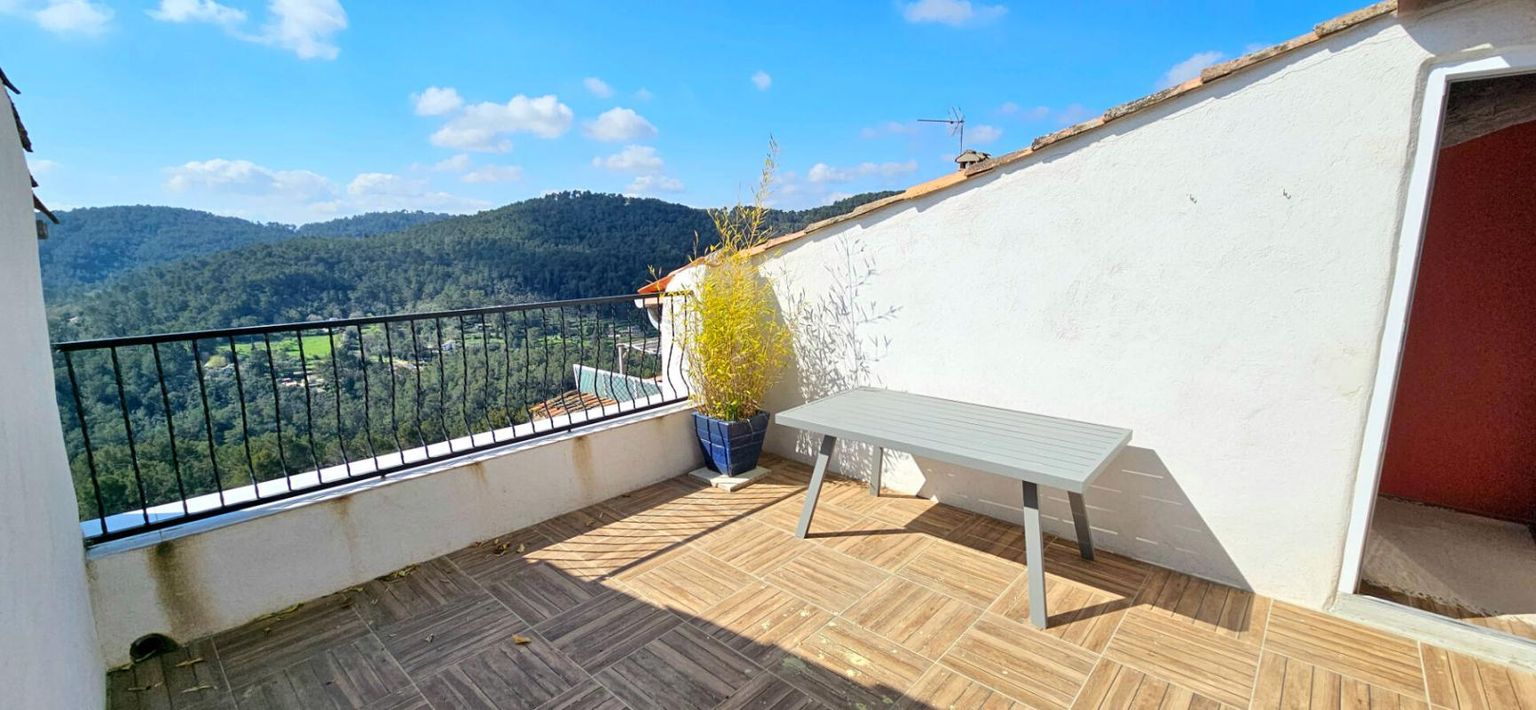 Appartement totalement rénové avec terrasse tropezienne