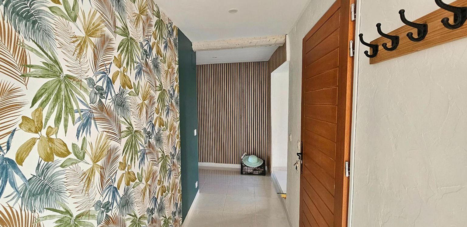 CLAVIERS Appartement totalement rénové avec terrasse tropezienne 3