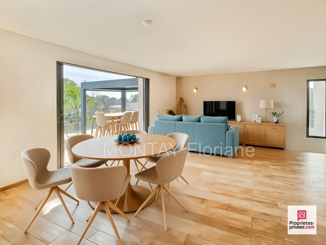 FREJUS Saint-Aygulf villa contemporaine vue mer avec piscine 2