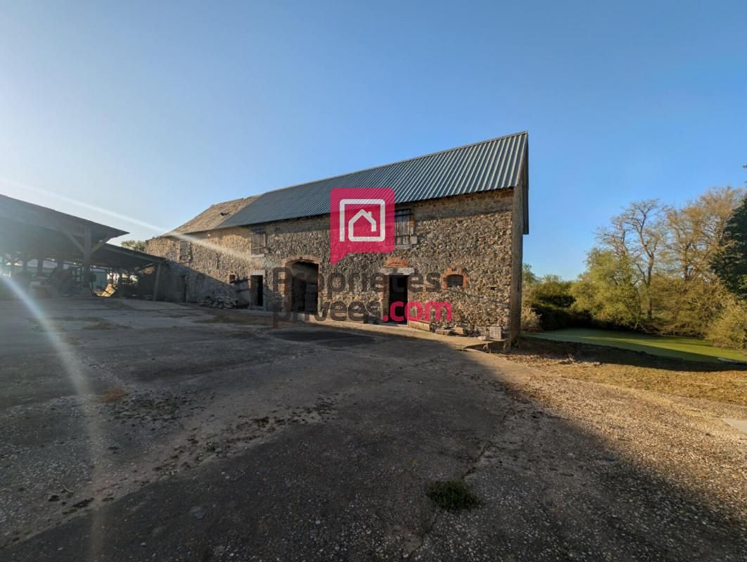 CHANGE Maison en pierre avec marre à rénover 2