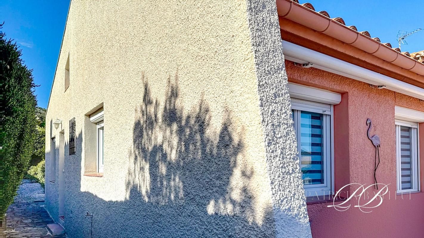 SAINT-NAZAIRE Maison plain pied 3 faces sur 350 M2 avec garage 2