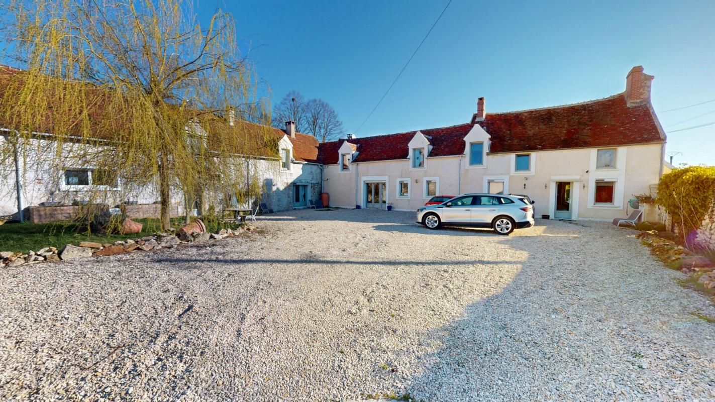 Propriété d'exception de 2 maisons totalisant 570 m2 550 000