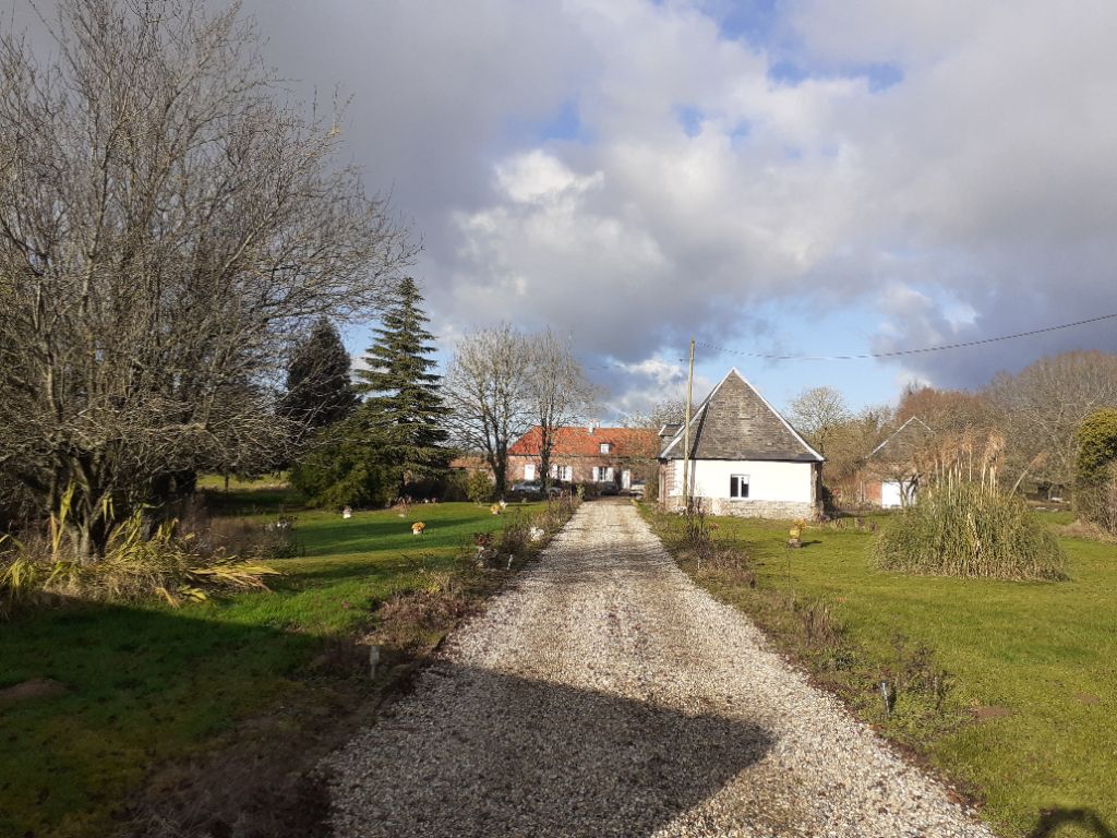 Ancien corps de Ferme avec 4.7 hectares