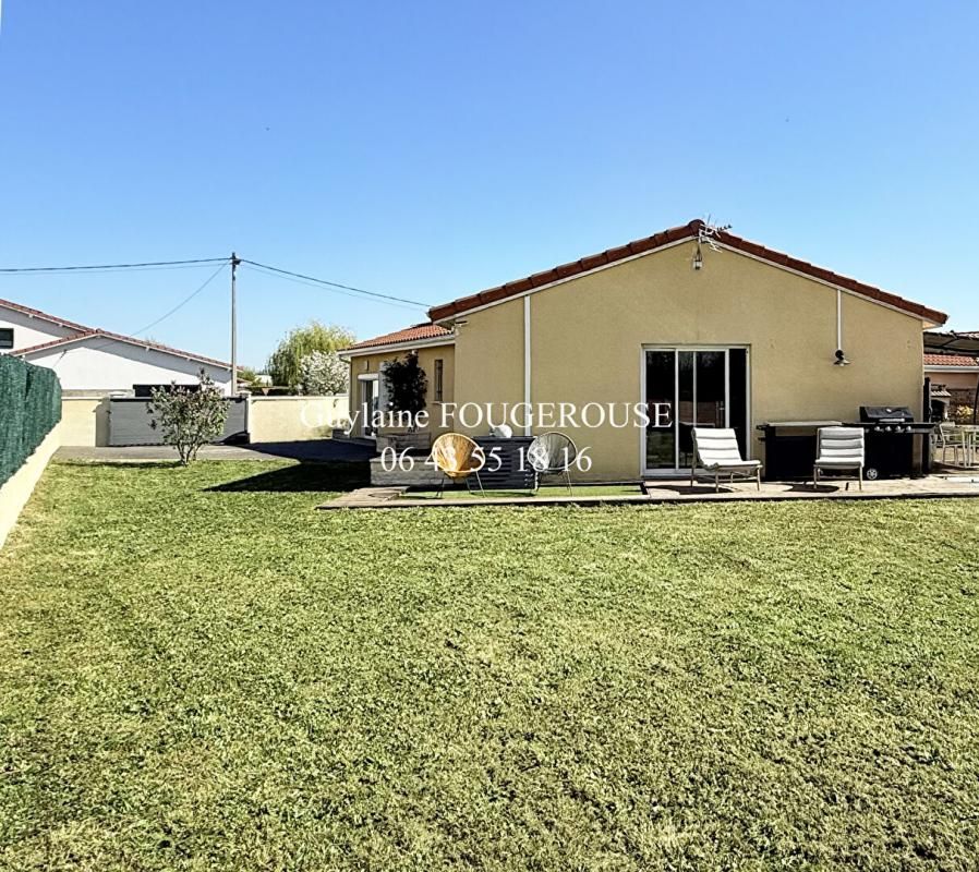 Maison jacuzzi bassin à poissons rouge 5 pièce(s) 110 m2