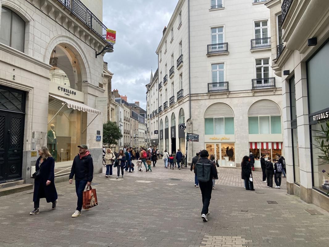 NANTES 44000 NANTES - BAIL A CEDER, RUE BOILEAU 40 M² 4