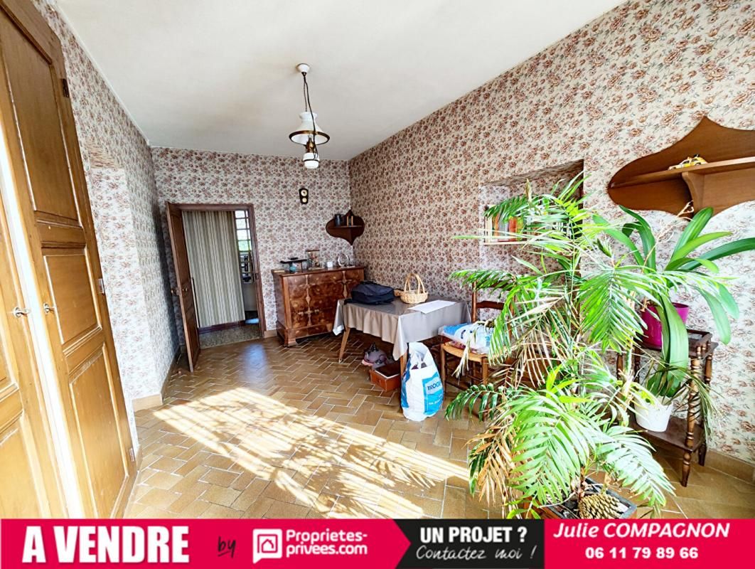 SAINT-QUENTIN-EN-MAUGES MAISON 5 CHAMBRES - TERRAIN- GARAGES ET DEPENDANCES 3