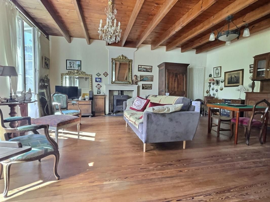 LA VALLEE 17250 - Maison La Vallée 5 pièce(s) 140 m2 + 120 m2 à finir de rénover - 2