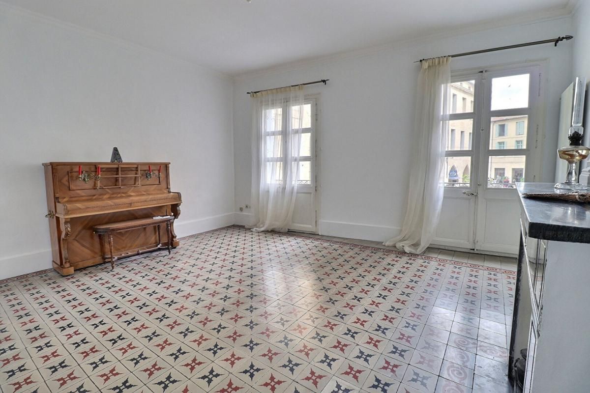 Uzès , coeur historique, appartement avec vue sur le duché