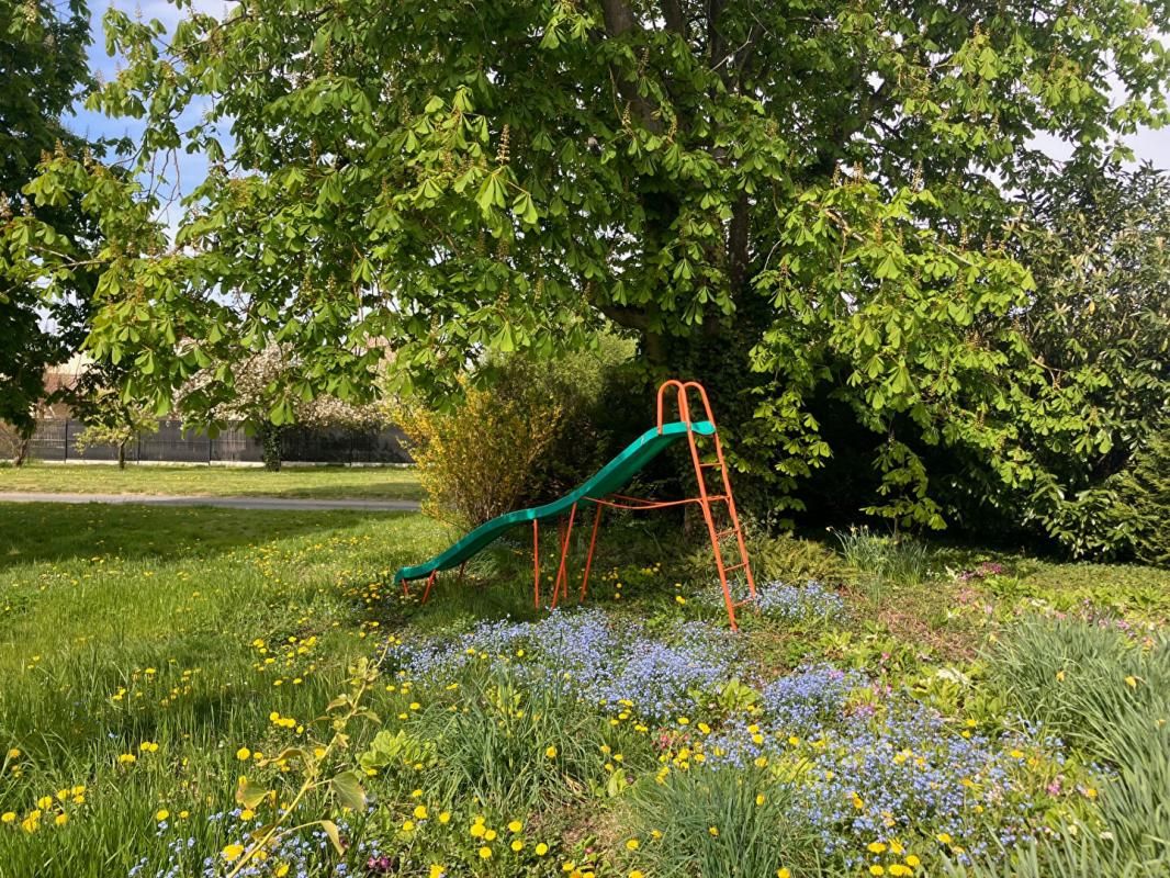 SEPTEUIL Terrain constructible de 700 m² environ 4