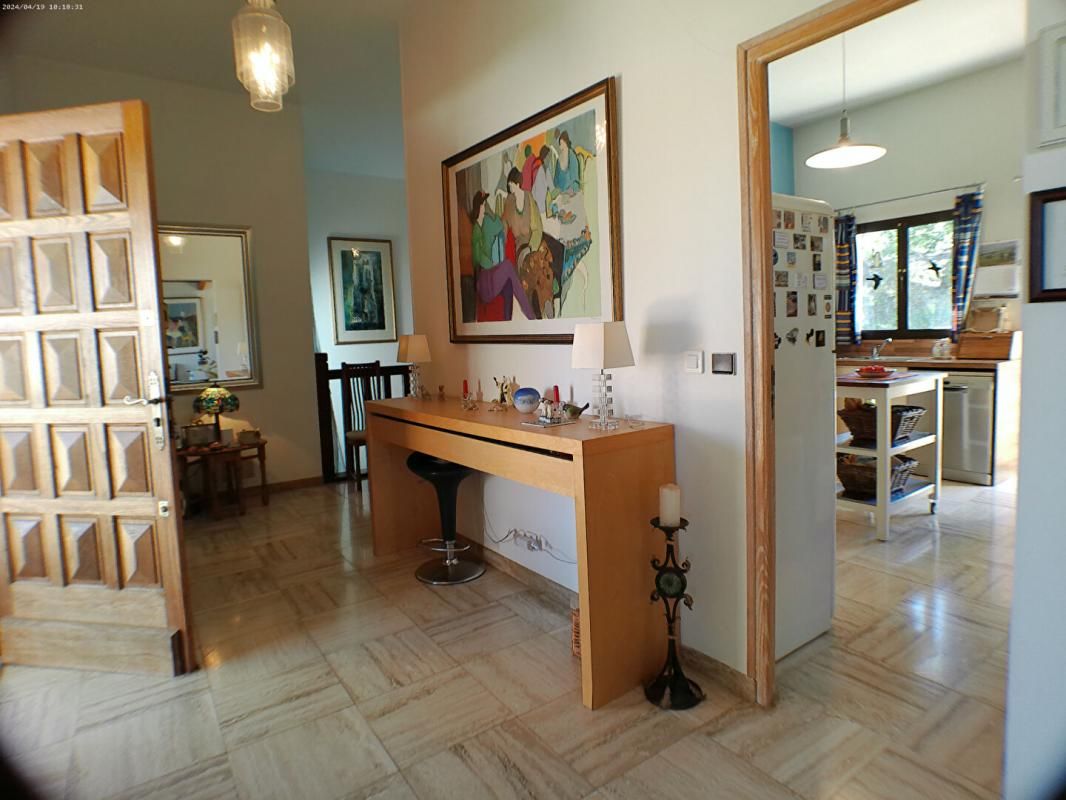 Vente proche Pezenas, maison 3 chambres et garage, au calme , avec grand jardin arboré
