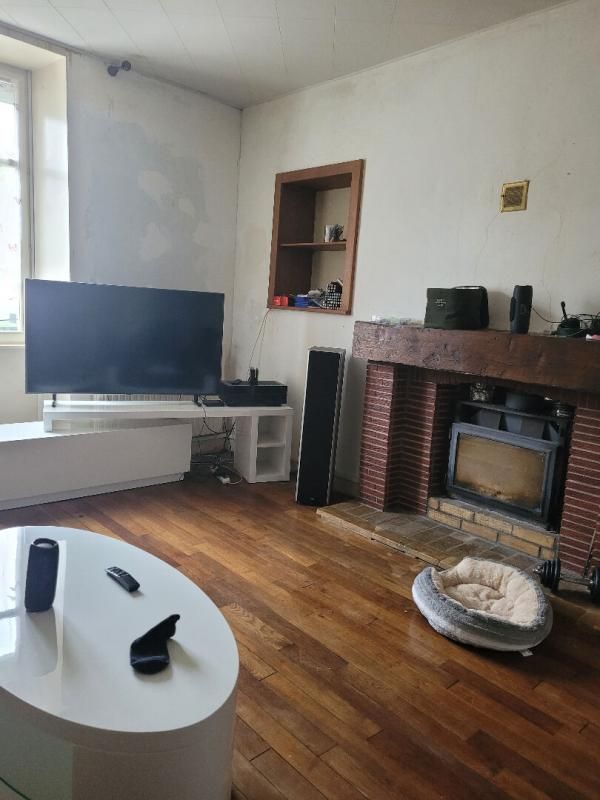 VALLEROIS-LE-BOIS Grande maison avec dépendances 2