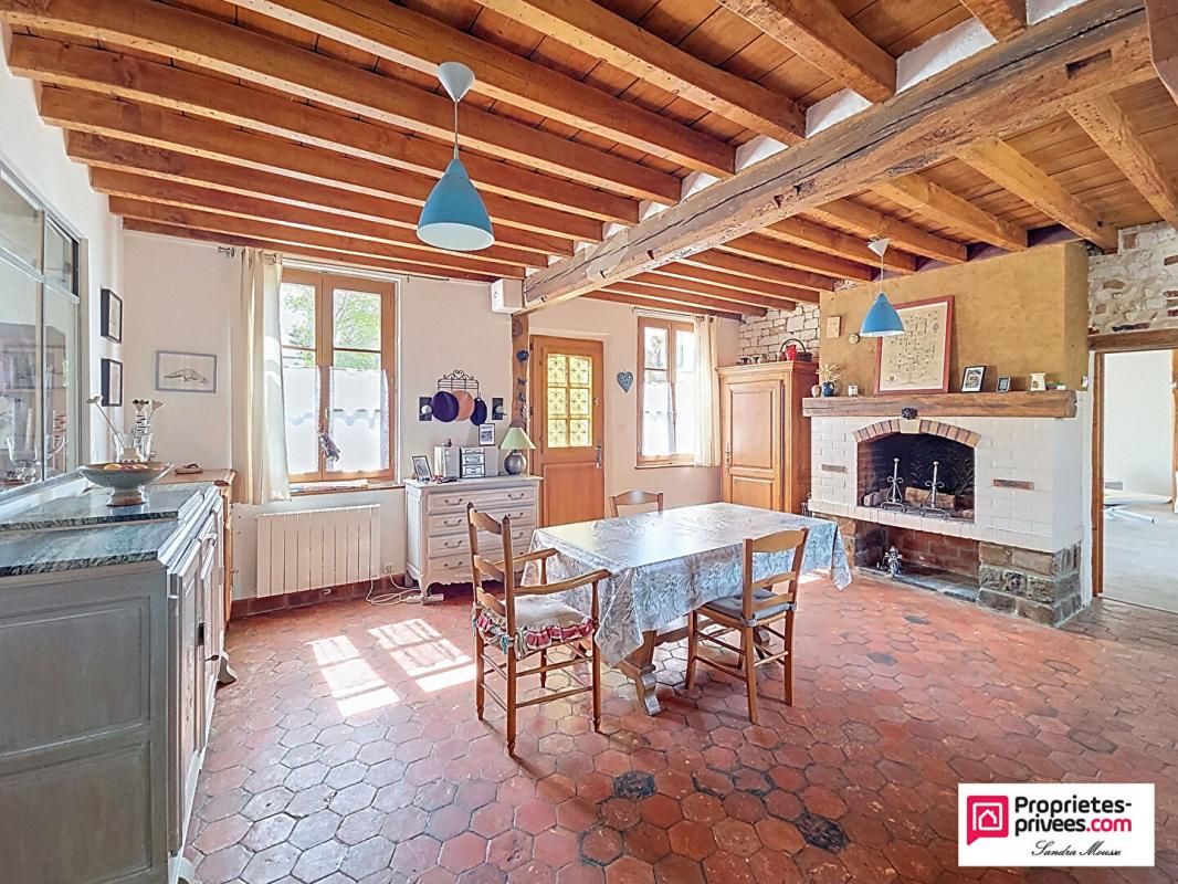 LIEUVILLERS Coup de coeur assuré ! Maison familiale + grange habitable + grand terrain clos" 2