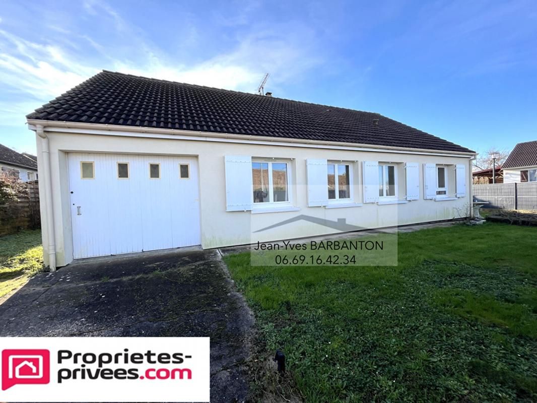 Maison de plein pied avec 3 chambres à AUNEAU