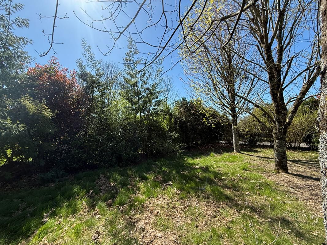 MEUCON NOUVEAU Terrain à bâtir de 697 M²  : Un cadre de vie privilégié à deux pas du bourg de MEUCON 2