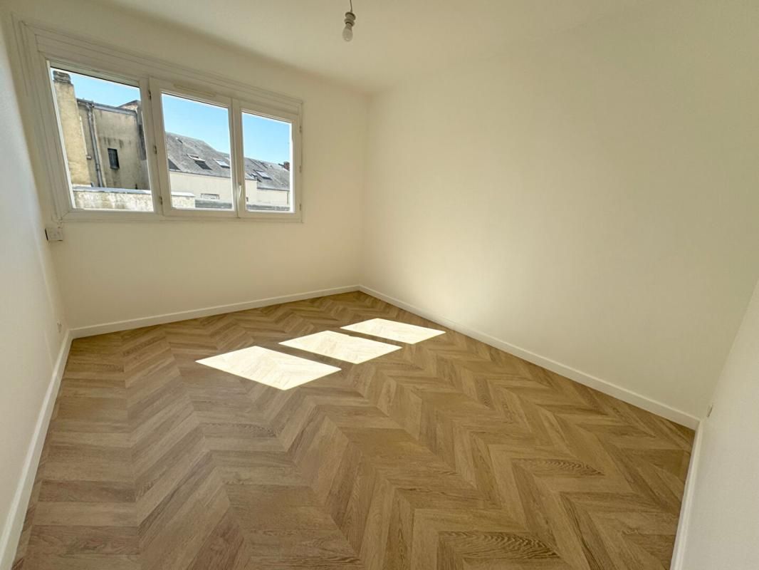 LE MANS Appartement - Hyper Centre Le Mans - 5 pièce(s) - 92 m² 4