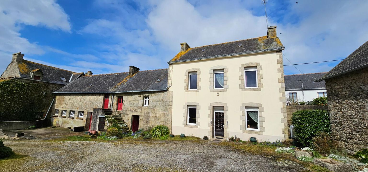 Authentique Corps de Ferme avec Dépendances et Jardin