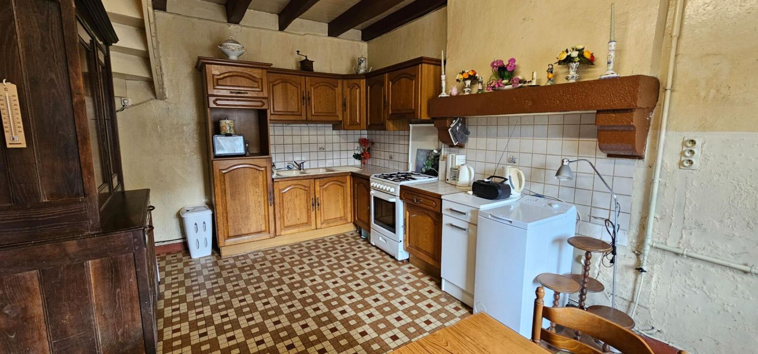 SEGLIEN Authentique Corps de Ferme avec Dépendances et Jardin 2