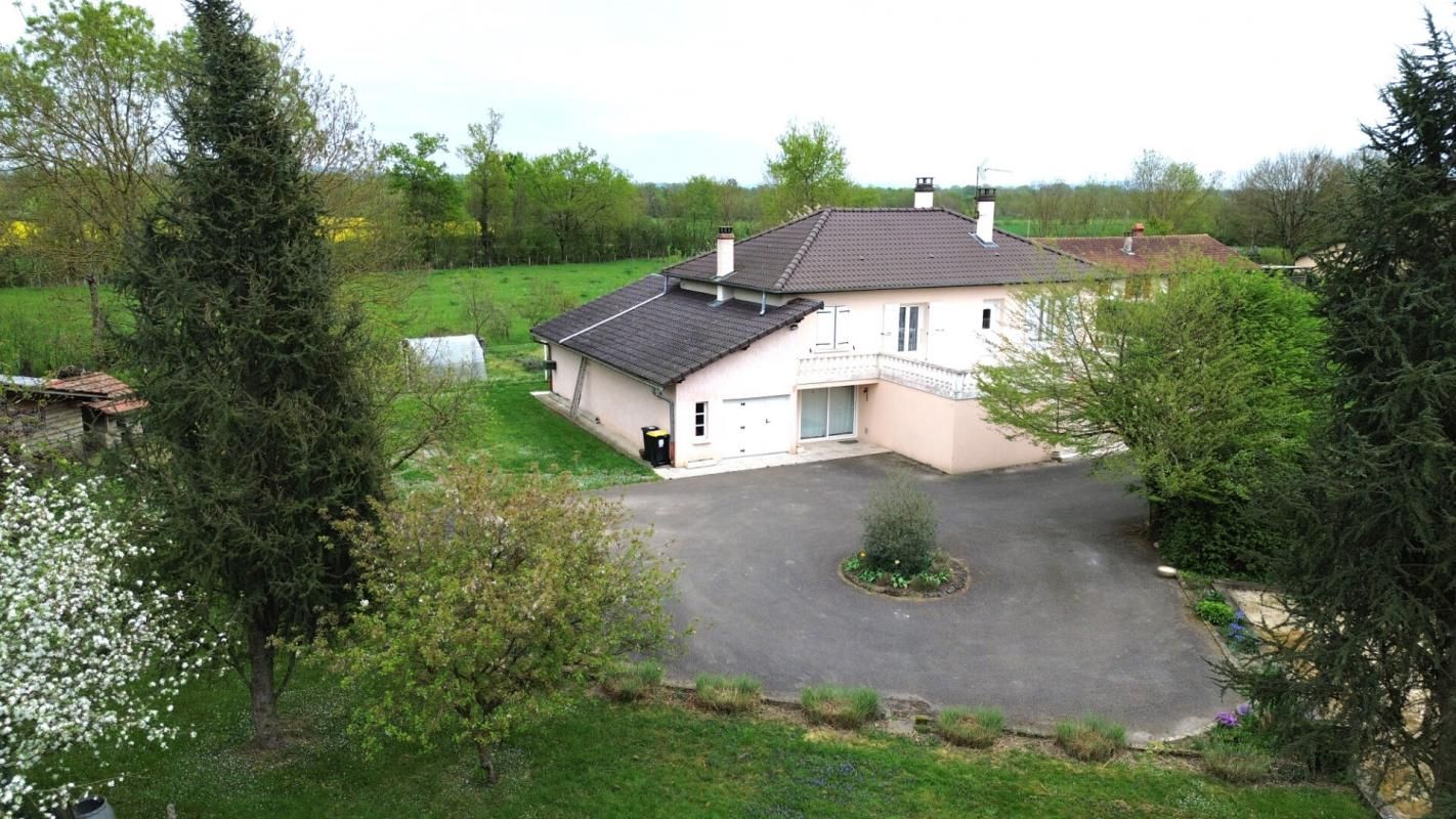 CRAS-SUR-REYSSOUZE Maison  170 m2 sur magnifique terrain 2