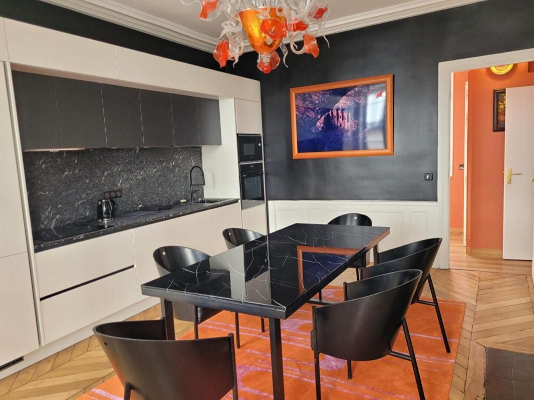 Exceptionnel et Rare - Appartement meublé Rue de Verneuil Paris 75007