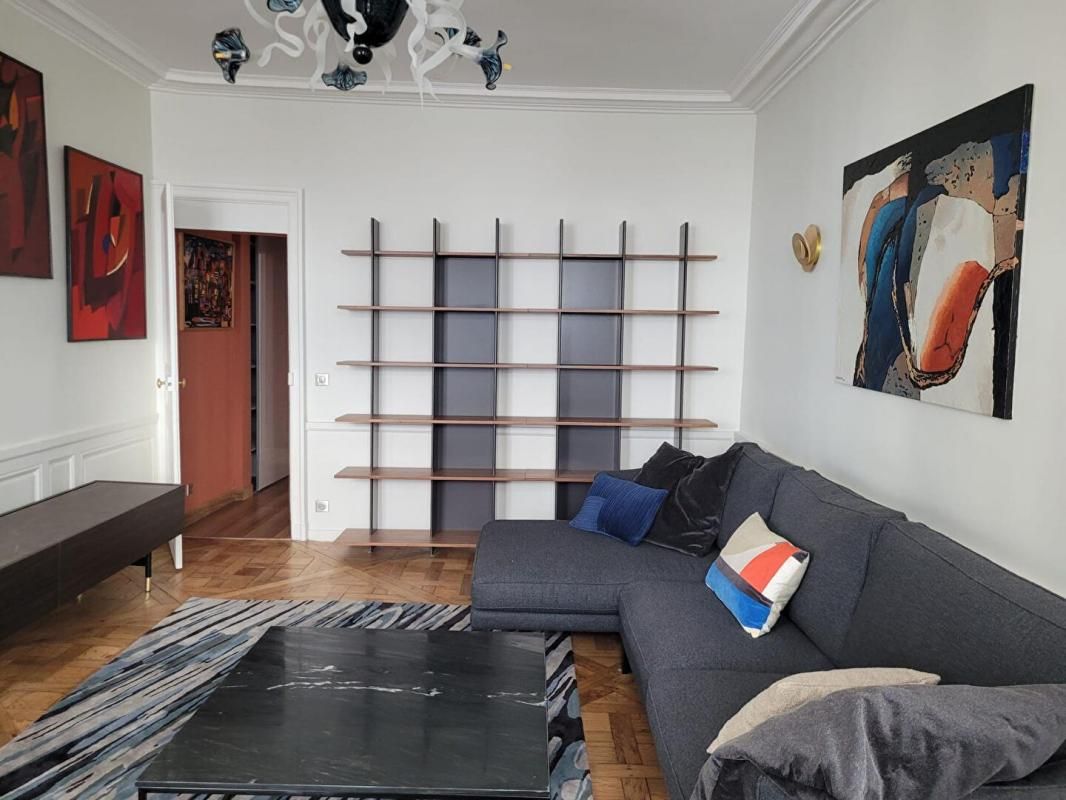 PARIS-7E-ARRONDISSEMENT Exceptionnel et Rare - Appartement meublé Rue de Verneuil Paris 75007 4