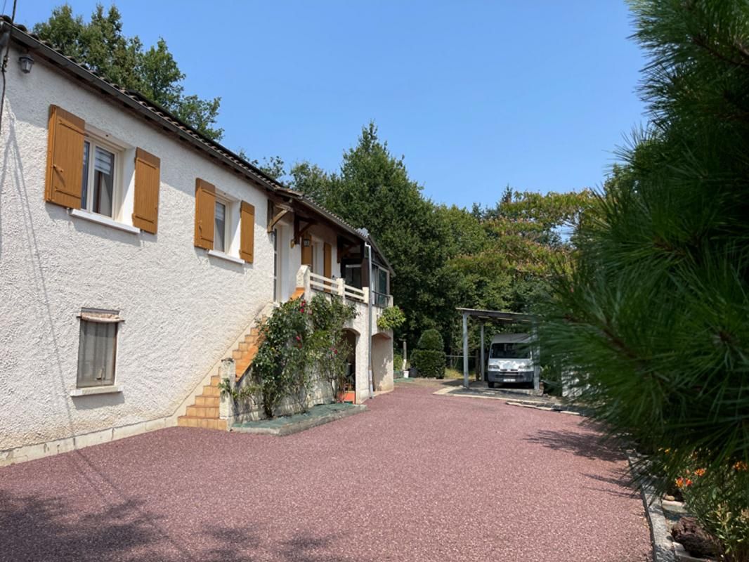 CHANCELADE Maison CHANCELADE 7 pièces145 m2 2