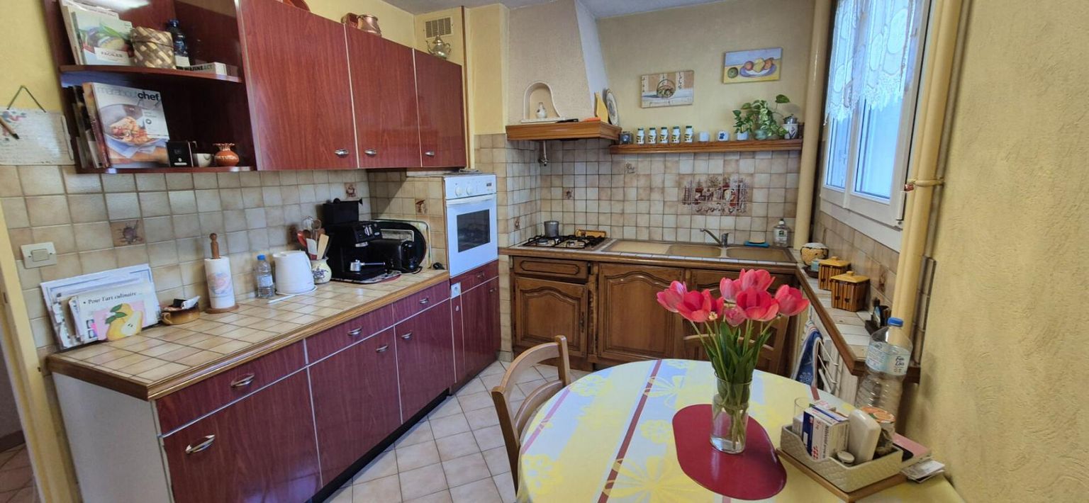 SAINT-DIZIER Bel Appartement Résidentiel de 71 m² avec Ascenseur, Hall d'entrée sécurisé, Interphone, Balcon, Local technique, Cave, Place de Parking et Terrain clos, sécurisé et paysager de 2115 m² 4