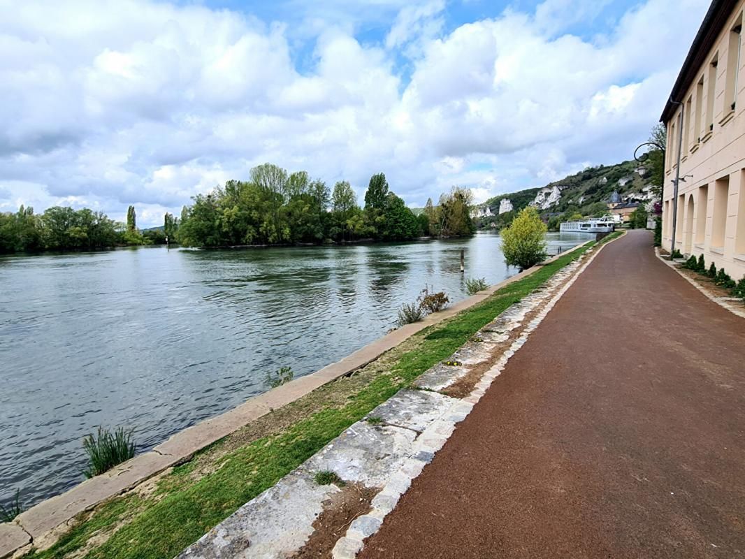 LES ANDELYS Exclusivité : Petit Andelys, agréable maison sans travaux de 94.50 m2 proche des bords de Seine, - 2 chambres sur 153 m2 de terrain - Prix 317.700 2