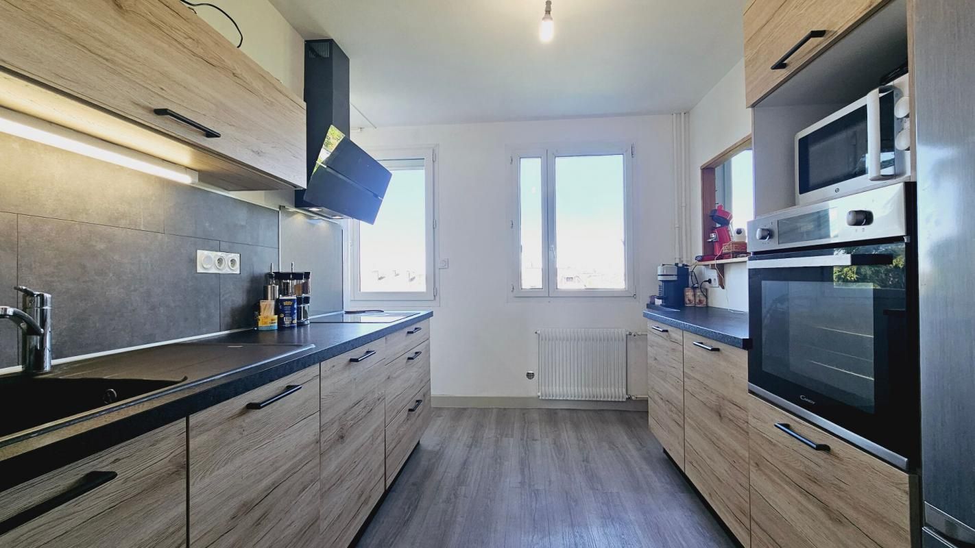 SAINT-DOULCHARD SAINT DOULCHARD APPARTEMENT DE 86M² 4 PIECES PARKING 2