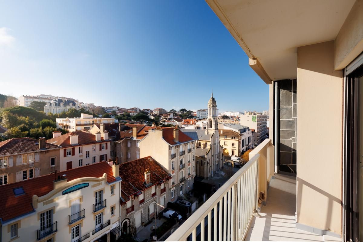 BIARRITZ Appartement 3 pièce(s) 81.47 m2Emplacement fabuleux Appartement Biarritz 3 pièces ENTIÉREMENT RÉNOVÉ 2