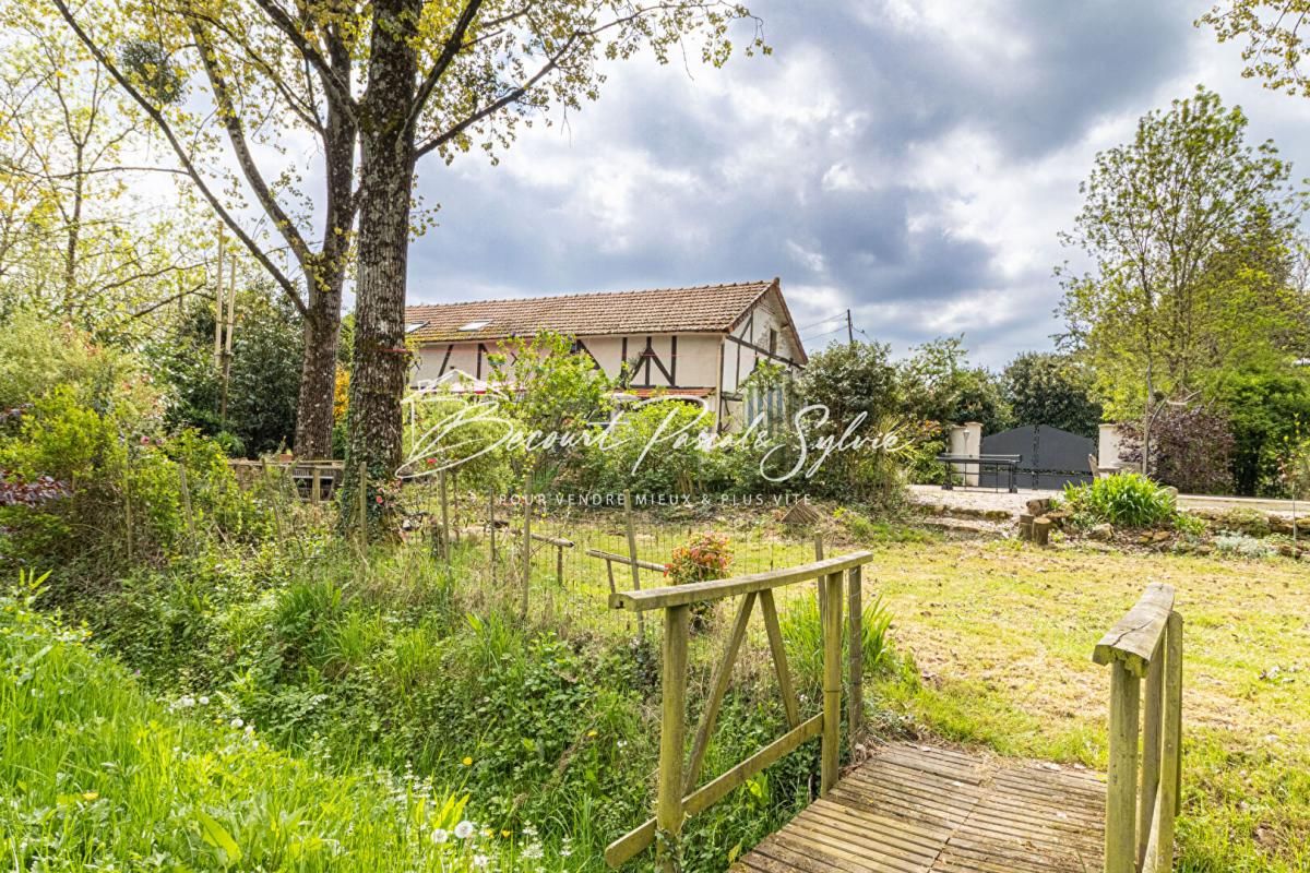 SAINTE-CECILE Maison Sainte Cecile 6 pièce(s) 135 m2 sur 3461 m2 de terrain avec étang 300 m2 3