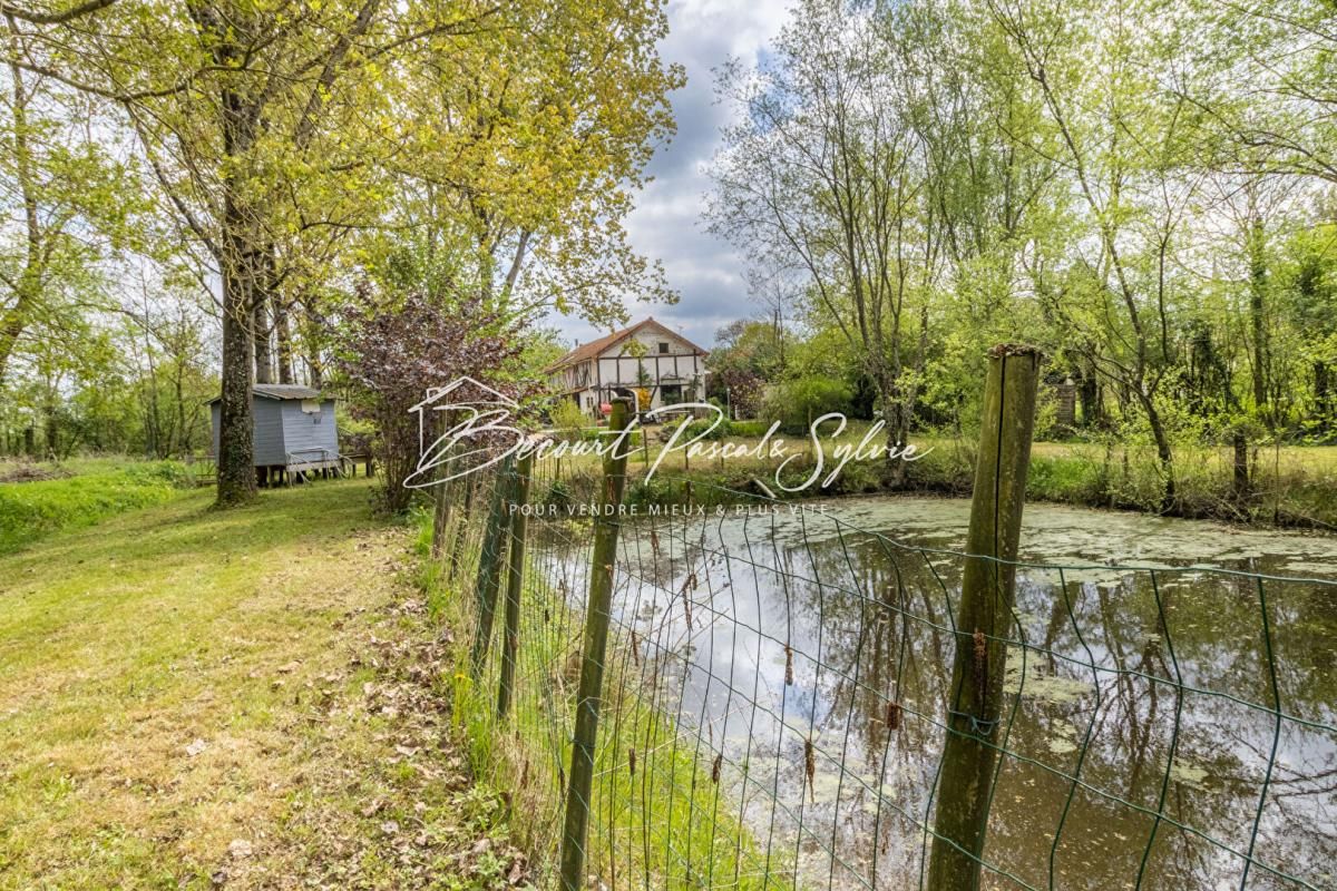 SAINTE-CECILE Maison Sainte Cecile 6 pièce(s) 135 m2 sur 3461 m2 de terrain avec étang 300 m2 4