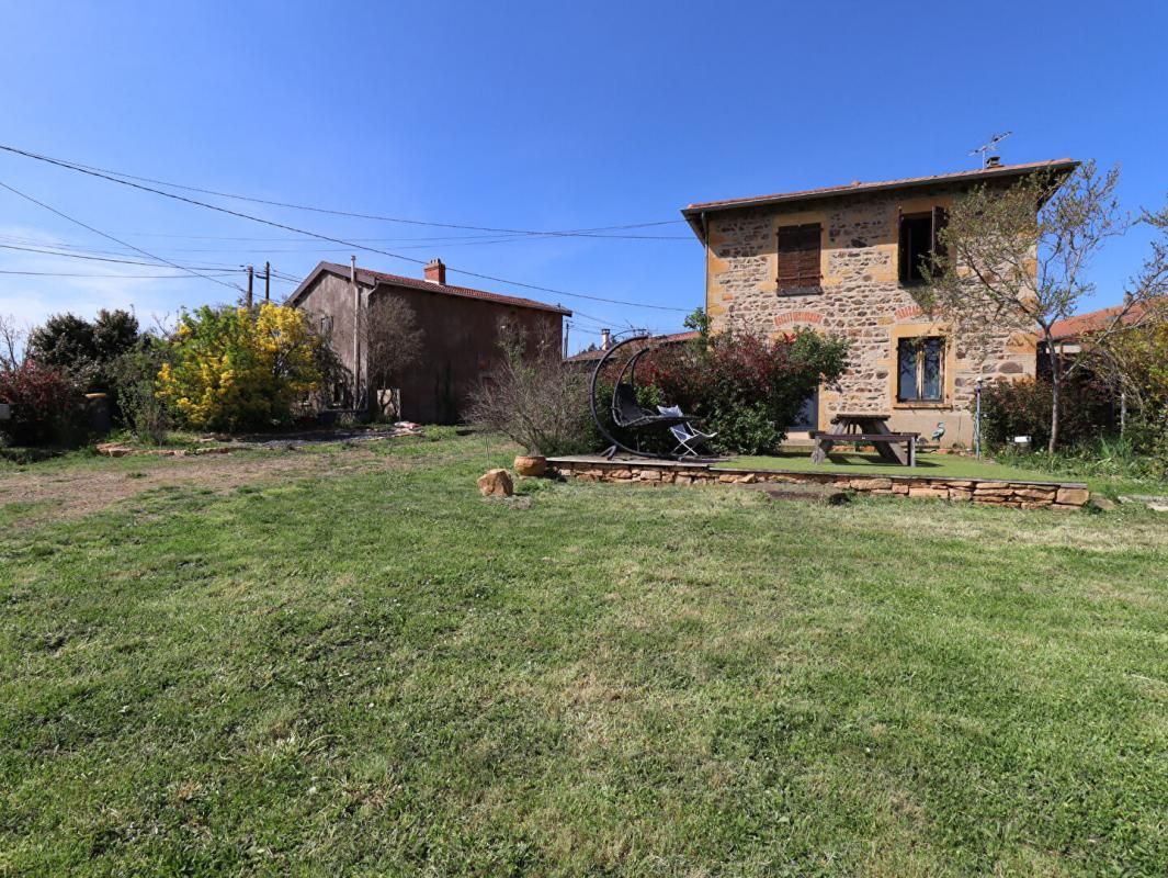 SAINT-VERAND Maison 6 pièces Saint Vérand  +/-120 m2 avec annexes et vue sur Monts du Lyonnais 3