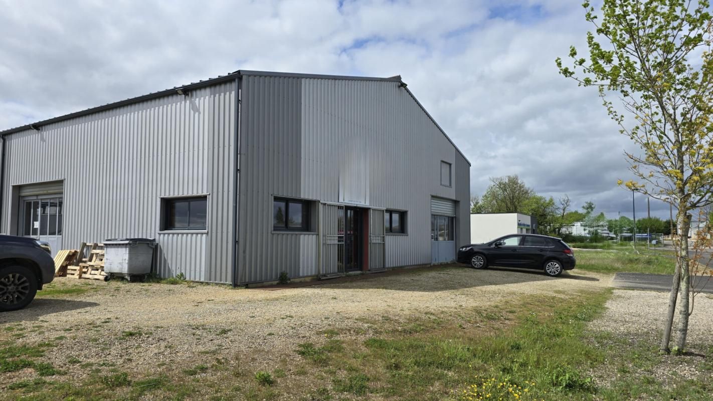 POITIERS 86240 SMARVES - LOCAL D'ACTIVITE 360 M² 2