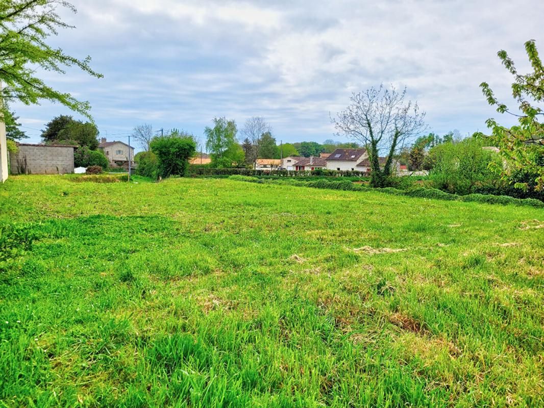 GERMOND-ROUVRE Terrain Germond Rouvre 835 m2 2