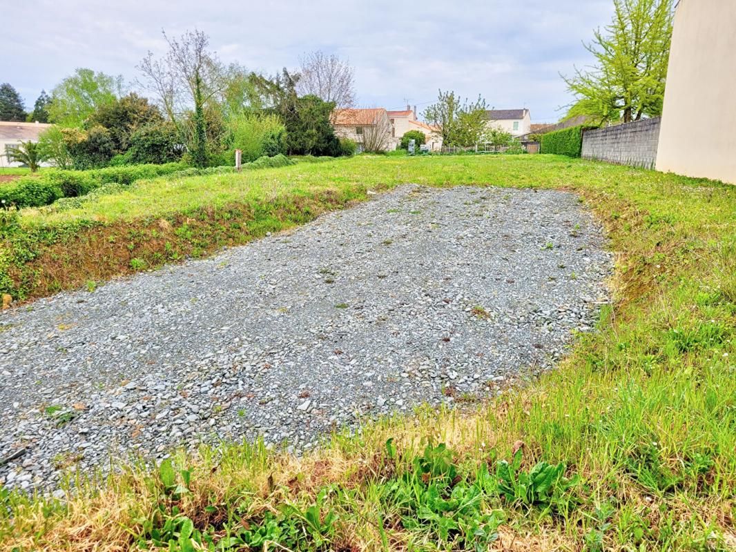 GERMOND-ROUVRE Terrain Germond Rouvre 835 m2 3