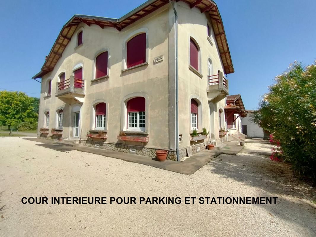 VAYRES PROPRIETE 1000 m² - CHATEAU - BUREAUX - CHAIS - BATIMENTS - 6100 M² DE TERRAIN 3