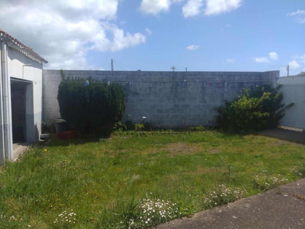 L'ILE-D'YEU PORT JOINVILLE-A DEUX PAS DE  L EMBARCADERE 2