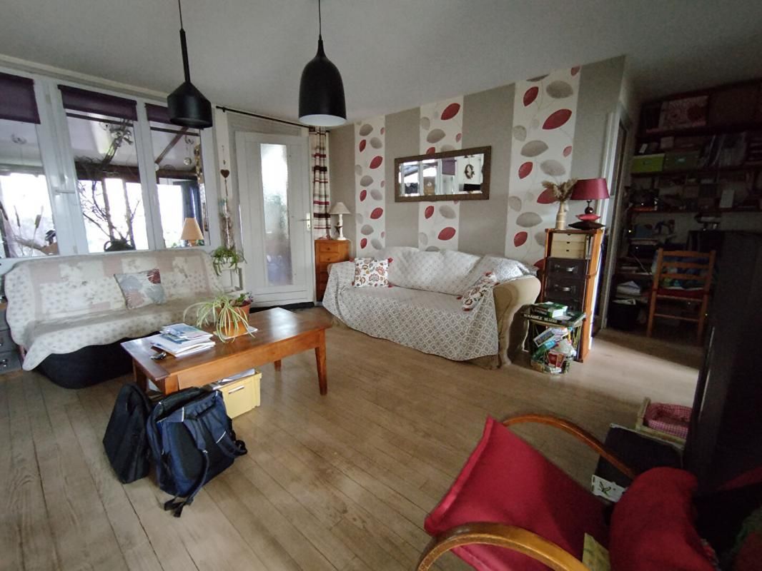 ISSOIRE Issoire(63), VIAGER OCCUPE, maison plain pied de 90m2, véranda sur 370 m2 de terrain 3