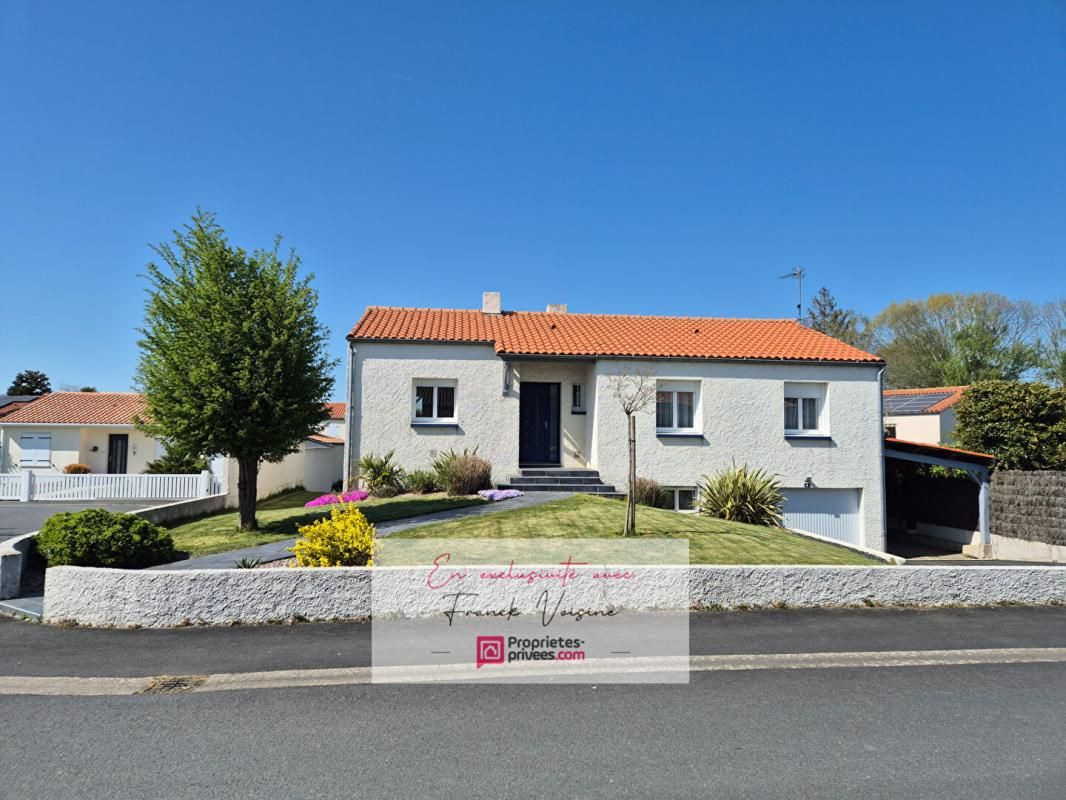 A VENDRE en Exclusivité aux Herbiers - Maison sur sous-sol avec 5 chambres sur un terrain de 846 m2 env