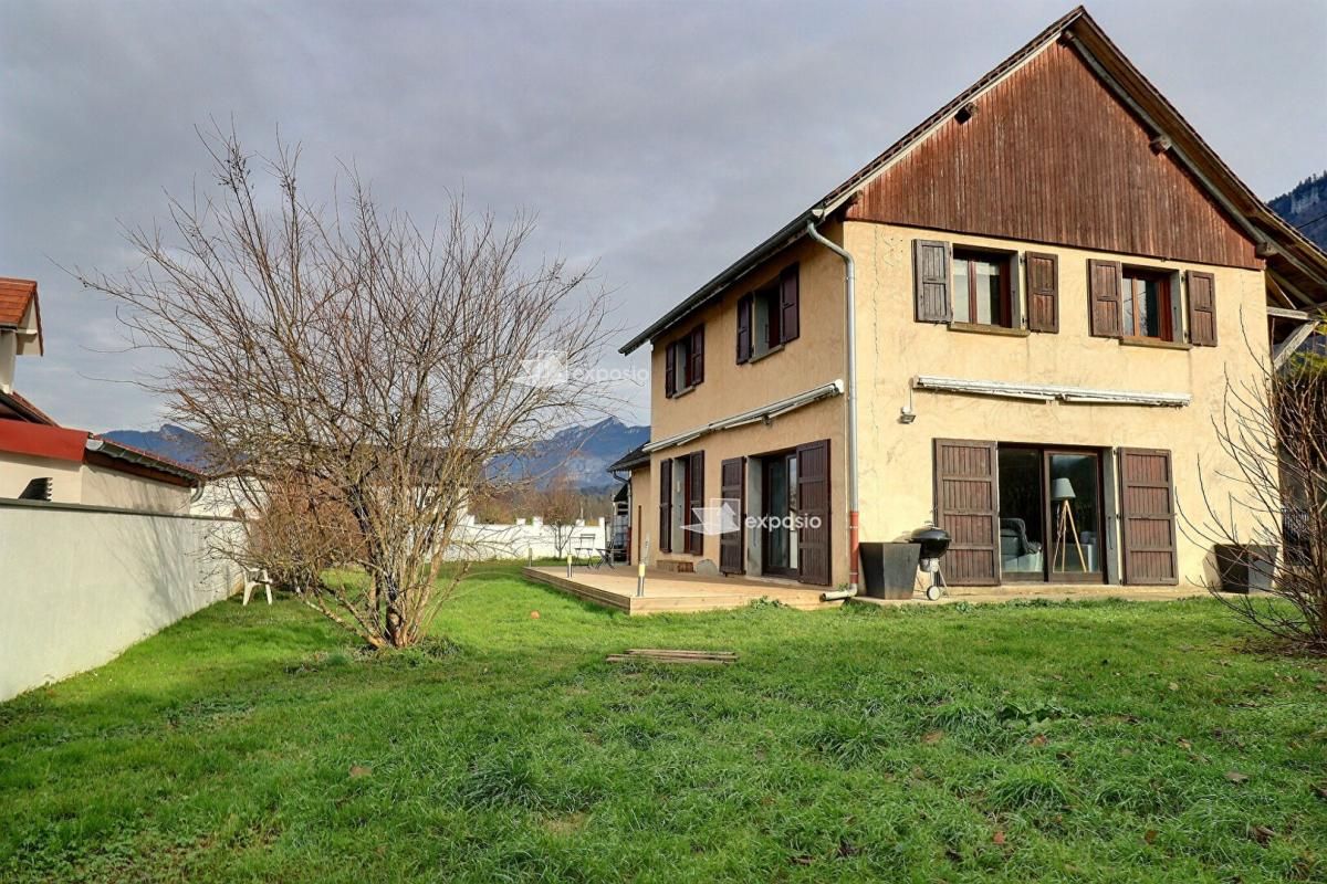 SAINT-LAURENT-DU-PONT Maison 7 pièce(s) 134 m2 1
