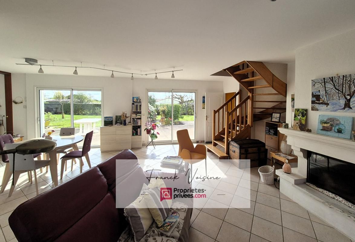 SAINT-PAUL-EN-PAREDS A VENDRE à Saint Paul en Pareds - Maison de 140 m2 env avec 4 chambres et 1 bureau sur un jardin arboré clos de 1224 m2 env 2