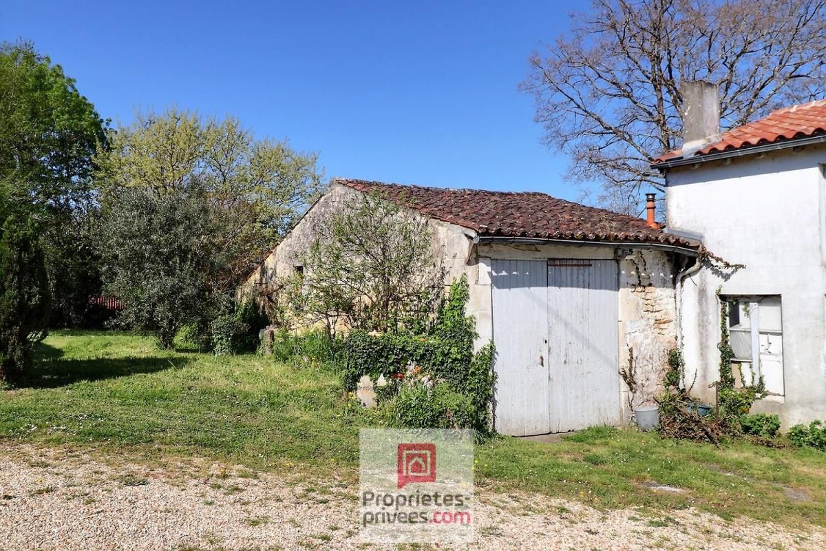 PORT-D'ENVAUX Maison de village en pierres avec dépendance et garage 3