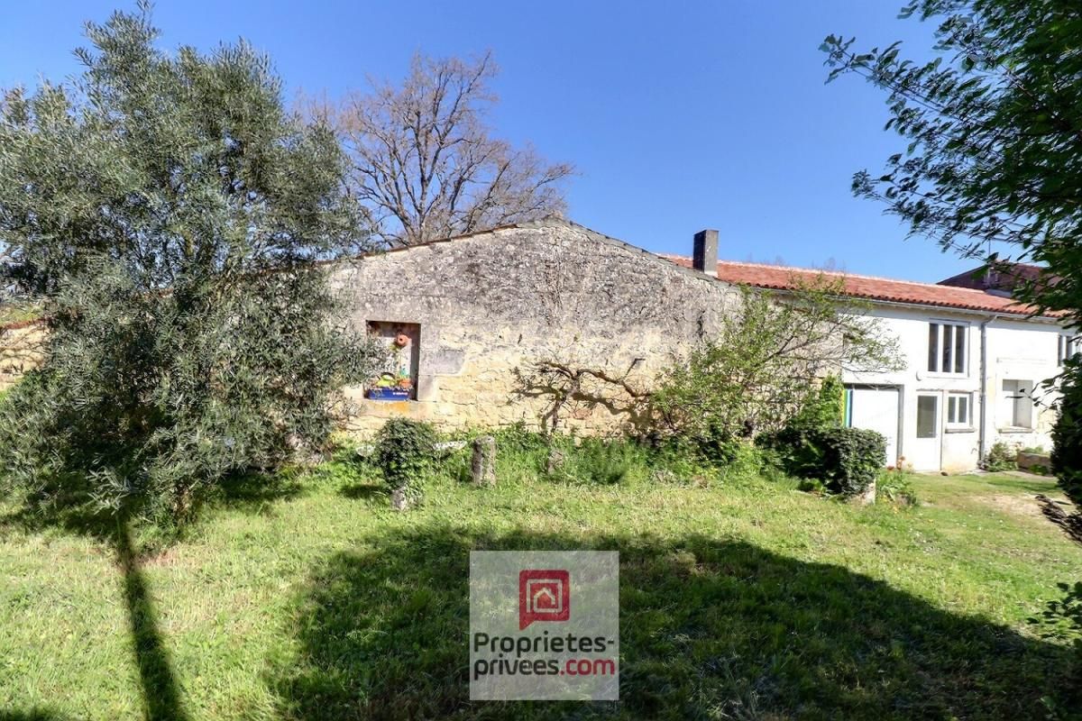 PORT-D'ENVAUX Maison de village en pierres avec dépendance et garage 4